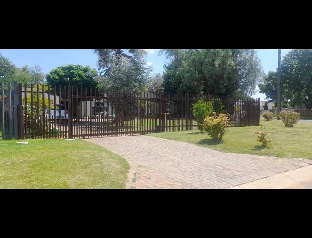 3 BEDROOM HOUSE FOR SALE IN ROTHDENE